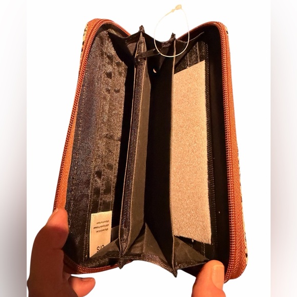 BNWOT LINEN Leopard Print Zip Wallet in Brown and Black - Picture 3 of 4